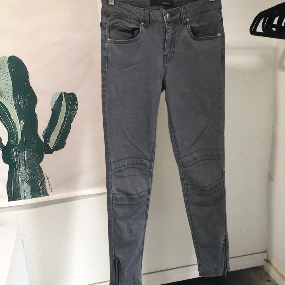 Grey Skinny Jeans Detailed Knee and Zip Bottom